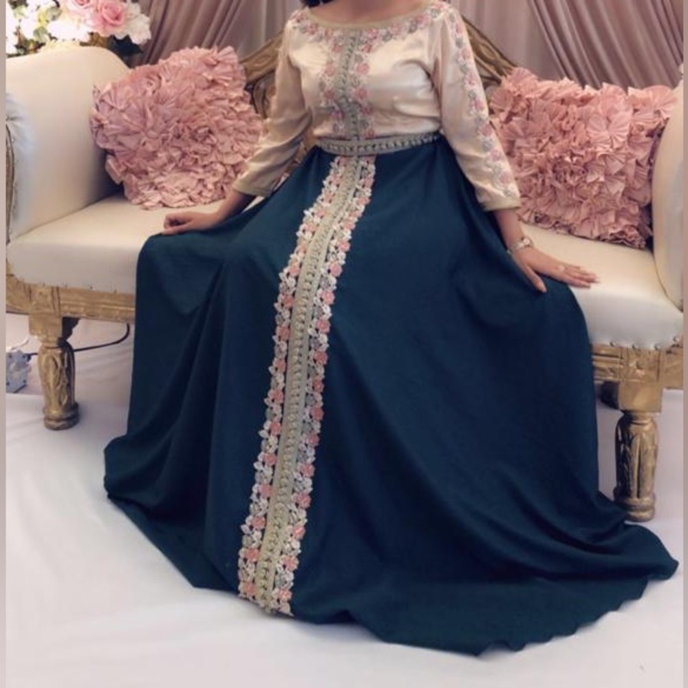 Elegant Green and Gold Embroidered Women’s Dress khaftan Morracan M/Large